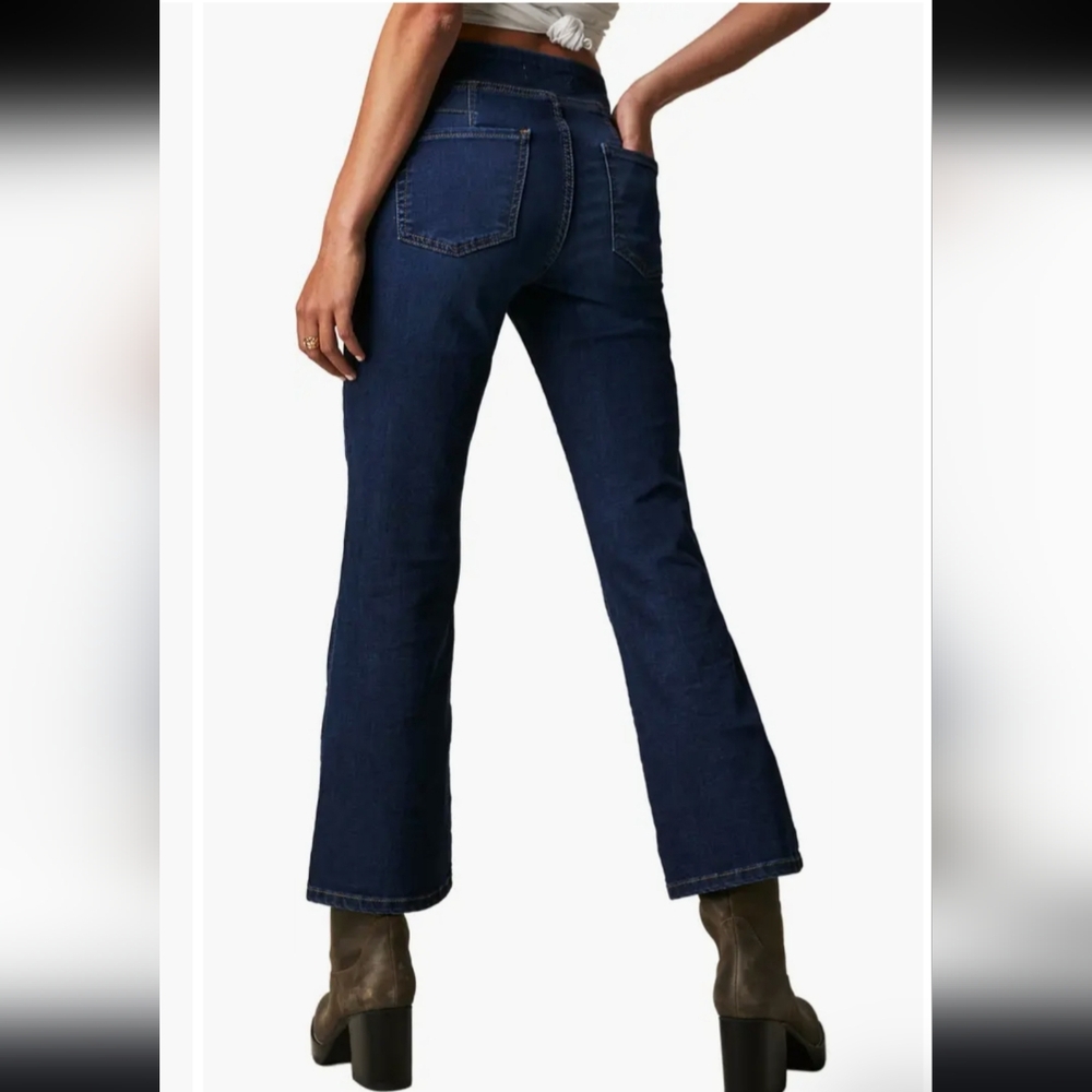 Free People In My Feelings Crop Flare Blue Jeans Pull-on Mid-rise Size Medium - Picture 2 of 11